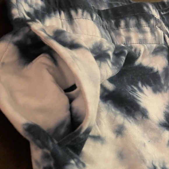 🔹🤍 Danskin Shorts size S- 3 for 15 - Picture 3 of 5